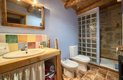 Ejulve House | Triple room-Private Bathroom-Mountain view-Verde