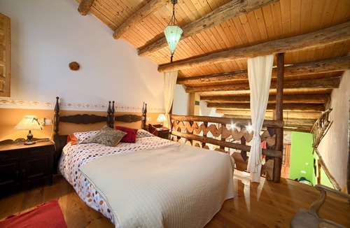 Ejulve House | Triple room-Private Bathroom-Mountain view-Verde