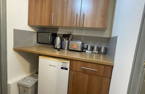 Somers Town Bed & Breakfast | Triple Room - Shared Bathroom