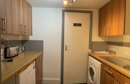 Somers Town Bed & Breakfast | Triple Room - Shared Bathroom