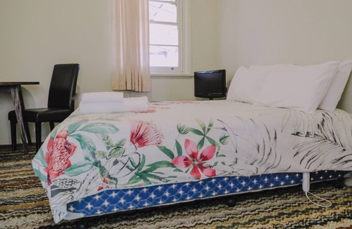 Capertee Hotel | Triple Room With Shared Bathroom