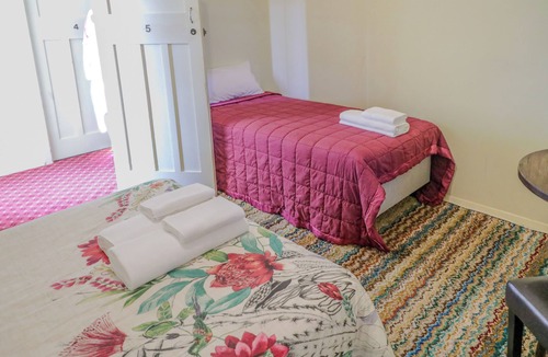 Capertee Hotel | Triple Room With Shared Bathroom