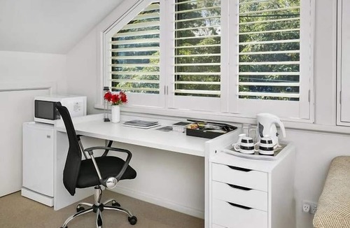 Balgowlah Heights Apartment | Triple Size Loft + Private Ensuite & Breakfast