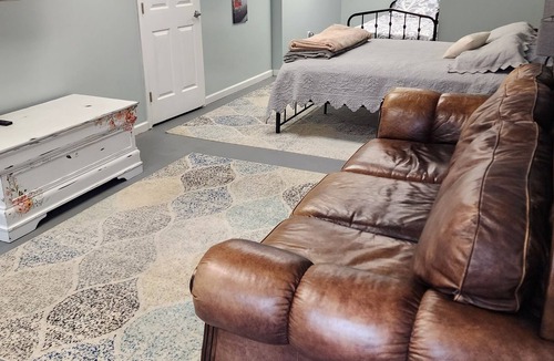 Nicholson Apartment | Triple T Guest Studio