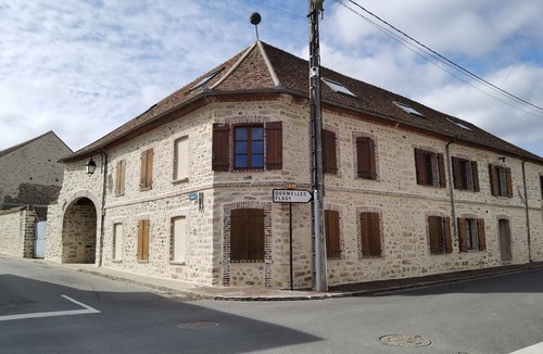 Thoury-Ferottes House | Triplex à La Boule D'or