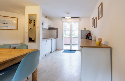 Vignec Ski Chalet | Triplex 8/10 p authentic village Vignec near Saint-Lary - Quiet and comfortable.