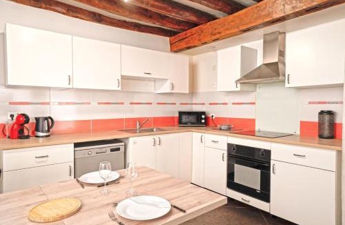 Moret-sur-Loing House | Triplex atypique- Cour intérieure- Commerces à pied