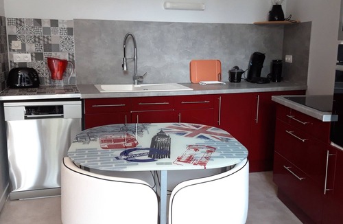 Saint-Quentin-les-Beaurepaire Apartment | Triplex, central location, sleeps up to 6, ideal for families or holidaymakers