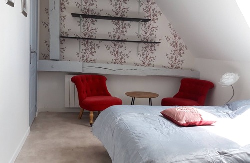 Saint-Quentin-les-Beaurepaire Apartment | Triplex, central location, sleeps up to 6, ideal for families or holidaymakers