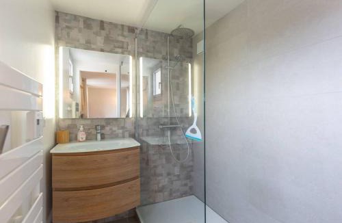 Argeles Gazost Apartment | Triplex confort à Argelès-Gazost - 8 pers. - FR-1-872-1