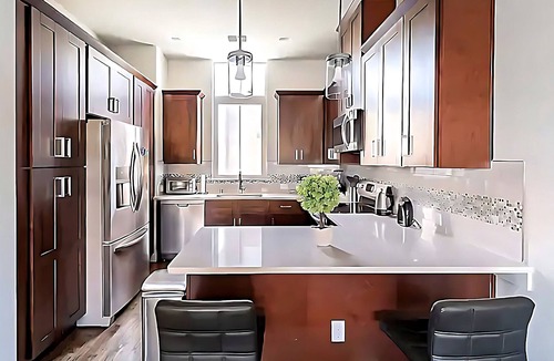 Farmers Branch House | Triplex Contemporary Townhome | Private Balcony