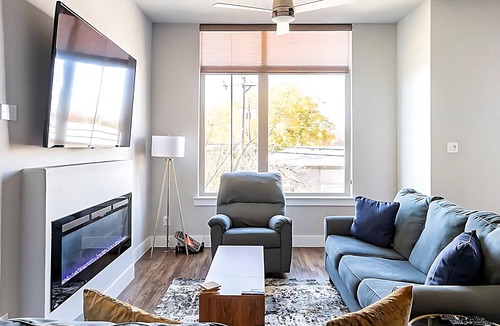 Farmers Branch House | Triplex Contemporary Townhome | Private Balcony