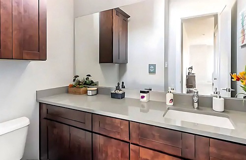 Farmers Branch House | Triplex Contemporary Townhome | Private Balcony