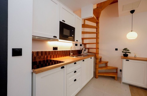 Republique Apartment | Triplex loft with Jaccuzi