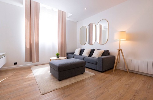 Republique Apartment | Triplex loft with Jaccuzi