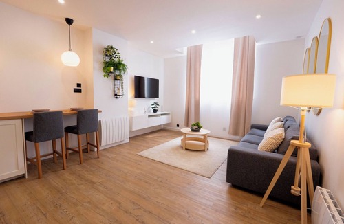 Republique Apartment | Triplex loft with Jaccuzi