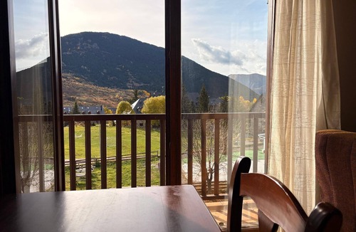 Pla de l'Ermita Apartment | Triplex with fireplace and balcony Erta 4 Vall de Boí