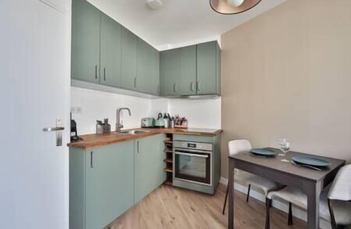 Ternes Apartment | Triumphal arch ! Champs-Elysées! Calm & cozy