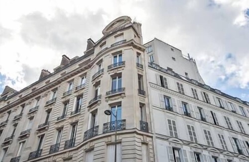 Ternes Apartment | Triumphal arch ! Champs-Elysées! Calm & cozy