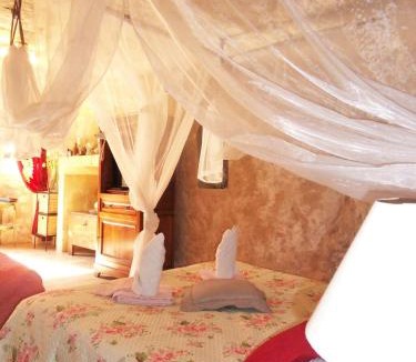 Azay-le-Rideau Bed & Breakfast | Troglodelice