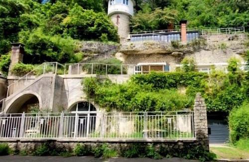 Saint-Etienne-de-Chigny Apartment | Troglodyte Loft