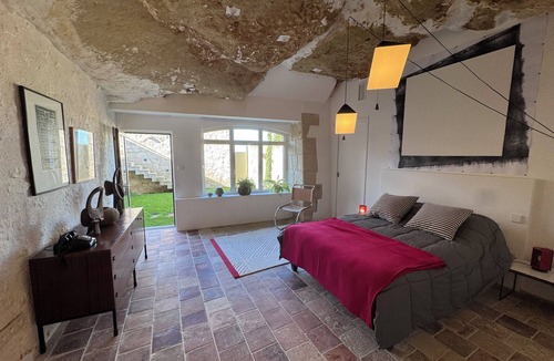 La Roche-Clermault Bed & Breakfast | Troglodyte family suite with access to indoor pool