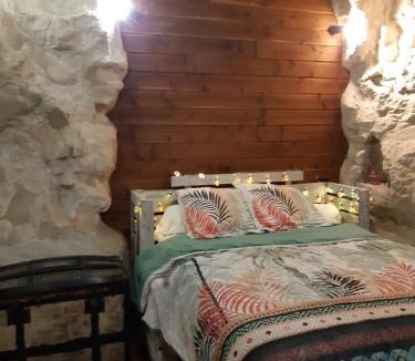 Le Puy-Notre-Dame House | TROGLODYTE - La Grotte d'Auré