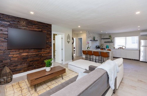 Surfside Apartment | Tropi-Cool 2 Bedroom Apt