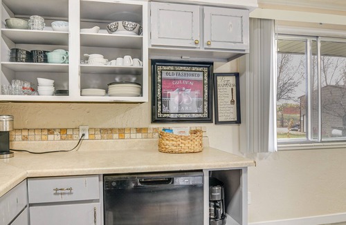 Tropic Cottage | Tropic Getaway Near Bryce Canyon National Park!