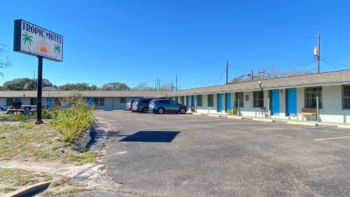 Aransas Pass Hotel | Tropic Motel