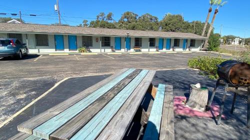 Aransas Pass Hotel | Tropic Motel