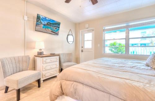 Treasure Island Apartment | Tropic Terrace #18 - Beachfront Resort