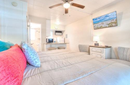 Treasure Island Apartment | Tropic Terrace #18 - Beachfront Resort