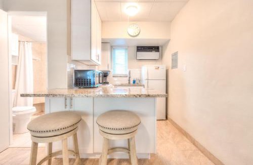 Treasure Island Apartment | Tropic Terrace #18 - Beachfront Resort