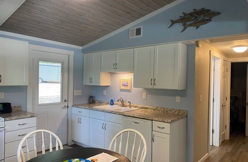Lake Ozark Condo | TROPICAL 2 BEDROOM LAKEVIEW CONDO CLOSE TO EVERYTHING!