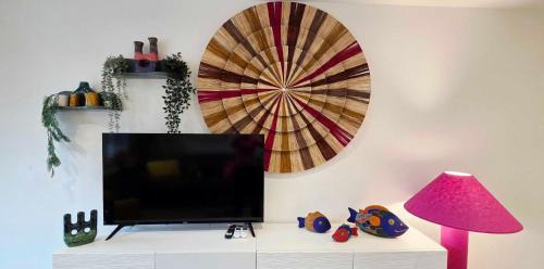 Bissone Apartment | Tropical Art Apartment