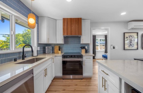 Coconut Grove House | Tropical Bliss in Kailua