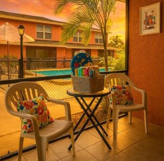 Iona House | Tropical Breeze Retreat