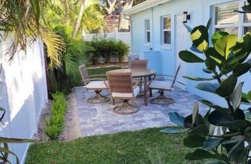 East Central Boulevard Apartment | Tropical Breezes - Walk to the Beach