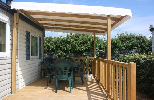 Vic-la-Gardiole Apartment | Tropical Bungalow 2