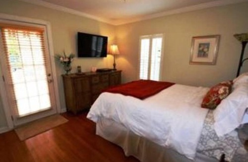 West Palm Beach House | Tropical Bungalow with Pool