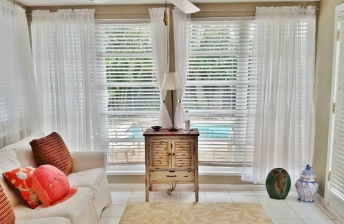 West Palm Beach House | Tropical Bungalow with Pool