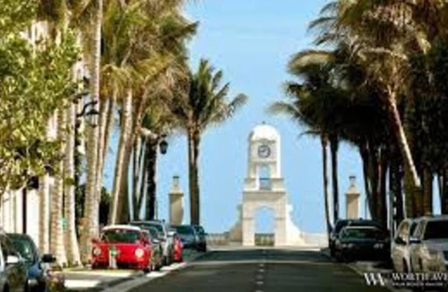 West Palm Beach House | Tropical Bungalow with Pool