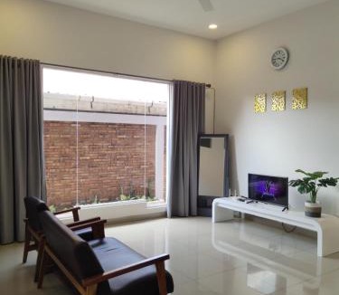 Medan House | Tropical Cozy House in the heart of Medan