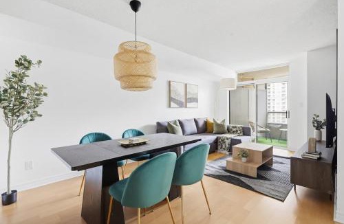 Downtown Mississauga Apartment | Tropical Designer King Suite - Sleeps 5 - Parking