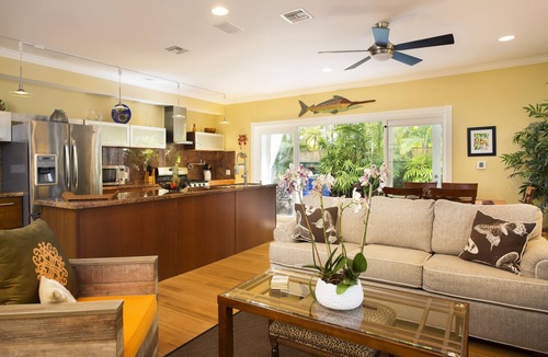 Key West Historic District House | ~TROPICAL DREAM~Sun deck, pool, and parking adorn this home in Old Town.