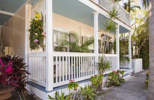 Key West Historic District House | ~TROPICAL DREAM~Sun deck, pool, and parking adorn this home in Old Town.