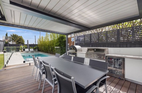 Dee Why House | Tropical Entertainers Delight