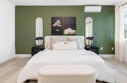 Richmond West House | Tropical Escape: 6BD Haven