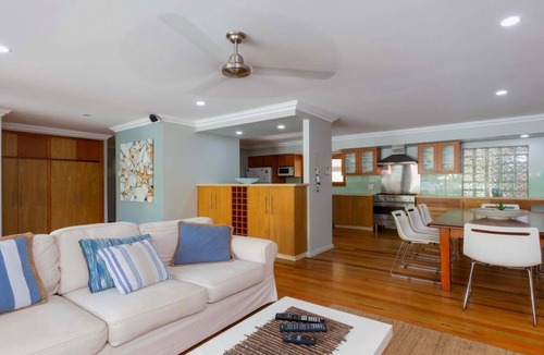 Palm Cove House | TROPICAL ESSENCE @ PALM COVE